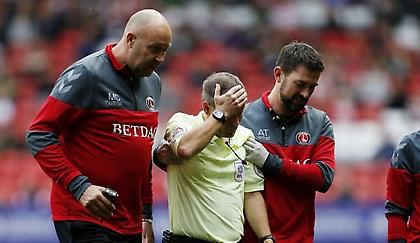 Προσέχτε τον διαιτητή ρε παιδιά! (video)