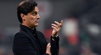 Δεν αλλάζει σύστημα με ΑΕΚ, παρά την κριτική ο Μοντέλα