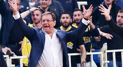 Στα αποδυτήρια της ΑΕΚ ο Αγγελόπουλος!