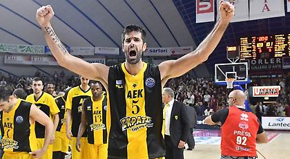 Τα τελευταία δευτερόλεπτα του ψυχωμένου διπλού της ΑΕΚ! (video)