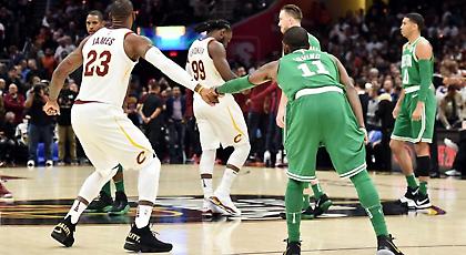 Η συγκινητική αγκαλιά του ΛεΜπρον στον Ίρβινγκ (pic)