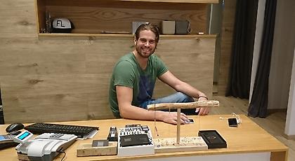 Ο καταστηματάρχης Μπόγρης ξεχωρίζει τους πιο καλοντυμένους παίκτες