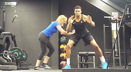 Το απίθανο βίντεο των Μπακς για την εξέλιξη του Αντετοκούνμπο (video)