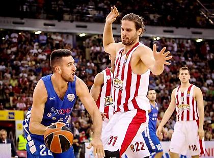 Ο Μπόγρης στον κόσμο της μόδας και οι «ερυθρόλευκοι» που την ακολουθούν (pics)