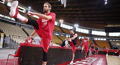 Τελευταία στιγμή οι Παπανικολάου, Μάντζαρης και Στρέλνιεκς