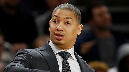 Λου: «Έχει γίνει σπουδαίος ο Αντετοκούνμπο»