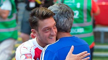 Ο Εζίλ περιμένει την κίνηση του Μουρίνιο