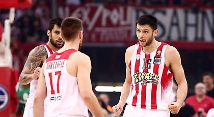 Στη δωδεκάδα του Ολυμπιακού «Παπ», Μάντζαρης και Στρέλνιεκς