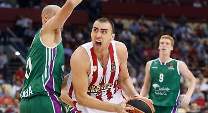 Μιλουτίνοφ: «Όσοι παίκτες και να είμαστε, πρέπει να παλεύουμε»