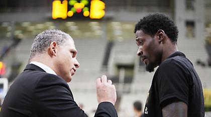 Αποθέωσαν τον Μάνι Χάρις οι ΑΕΚτσήδες