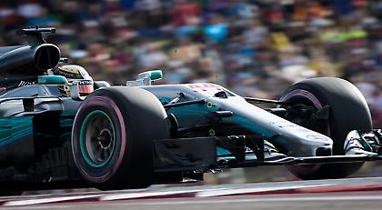 Αγκαλιά με τον τίτλο ο Χάμιλτον