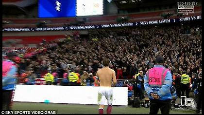 Οπαδός «πέταξε» για τη φανέλα του Νομπλ και... τσακίστηκε! (vid)