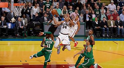 Ήττα για τον εξαιρετικό Giannis από τους Σέλτικς