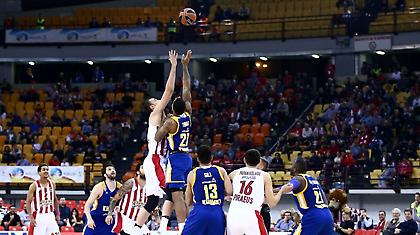 Η άλλη… ματιά της νίκης του Ολυμπιακού κόντρα στη Χίμκι (video)