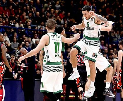 Ο διάλογος του Μάικ Τζέιμς με τους Τούρκους μετά την αποθέωση Παππά (photo)