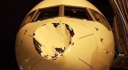 Μπήκε «μέσα» το μπροστινό μέρος του αεροπλάνου των Θάντερ! (pics)