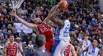 Συντριβή για την Αρμάνι στη Σαρδηνία!