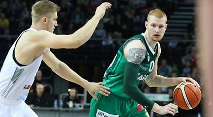 Γλίτωσε την «αυτοκτονία» και έπιασε κορυφή η Ζαλγκίρις