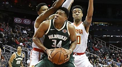 Νέο σόου του Αντετοκούνμπο και νίκη των Μπακς στην Ατλάντα (video)