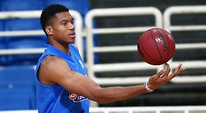 Τσαγκρώνης: «Ο Γιάννης θα είναι ξανά παίκτης της Εθνικής. Το ΝΒΑ παρεμβαίνει στα Ευρωμπάσκετ»