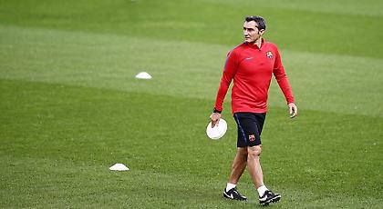 Το ερυθρόλευκο πανό για τον Βαλβέρδε (pics)