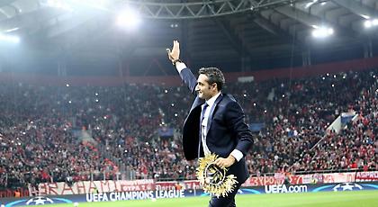 Η βράβευση και η αποθέωση του Βαλβέρδε στο «Καραϊσκάκη»! (pics/video)