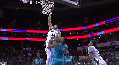 Κάνε στην άκρη, Χάουαρντ. Έρχεται ο Γιάννης! (video)