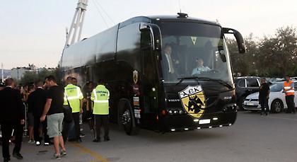 Έφτασε στο ΟΑΚΑ η αποστολή της ΑΕΚ (video)