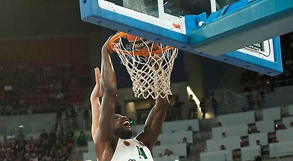 Φοβερό κάρφωμα από Γκιστ (video)