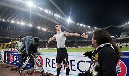 Τρέλα Βράνιες: Έδωσε τη φανέλα του στον Ξηροκώστα κι έκανε χέρια με την Original (pics)