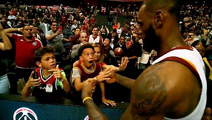 Ο Λεμπρόν άφησε με το στόμα ανοιχτό έναν πιτσιρικά (video)