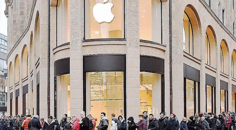 Παγκόσμια καταναλωτική φρενίτιδα προκαλεί το iPhone X