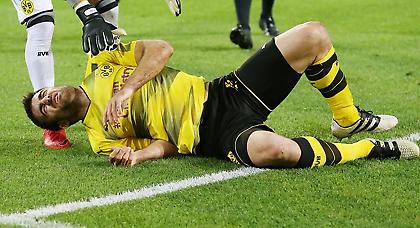 Αγωνία στην Εθνική: Αναγκαστική αλλαγή ο Σωκράτης στο Ντόρτμουντ-Μπάγερν (video)