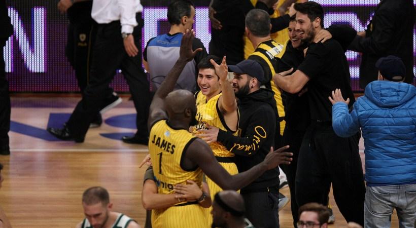 Τρελοί πανηγυρισμοί στο ΟΑΚΑ για τη νίκη της ΑΕΚ (video)