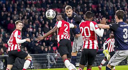 Ο ασόβαρος Άγιαξ άνοιξε το δρόμο στην… τυχερή Αϊντχόφεν!