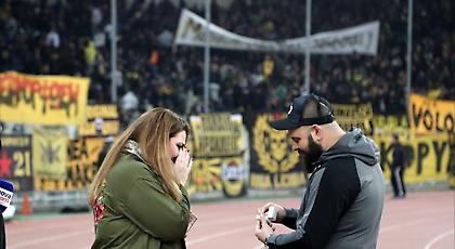 Πρόταση γάμου στο ΟΑΚΑ (pics)