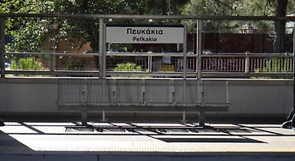 Οπλισμένοι για πόλεμο οι οπαδοί ΑΕΚ-Μίλαν στα Πευκάκια