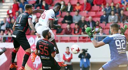 Οι κάθετες Οτζίτζα, Ταχτσίδη σε Κούτρη και τα «ποιήματα» του Σισέ!