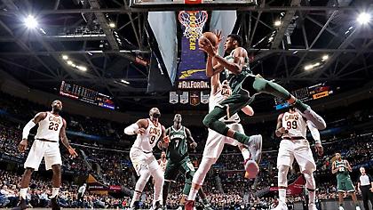 Απίστευτος Γιάννης απέναντι στον Λεμπρόν!