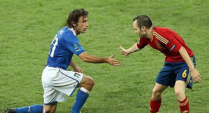 Υπόκλιση Ινιέστα στον «μαέστρo» Πίρλο (pic)