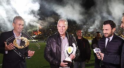 Τιμήθηκε και αποθεώθηκε ο Γκάλης στο «Κλ. Βικελίδης» (pics)