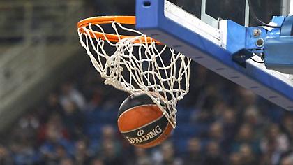 Και στο βάθος… «αιώνιοι»