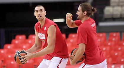 Άνθρωποι των Σπερς στο ΣΕΦ για Μιλουτίνοφ