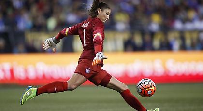 Η Χόουπ Σόλο κατηγορεί τον Σεπ Μπλάτερ για σεξουαλική παρενόχληση!