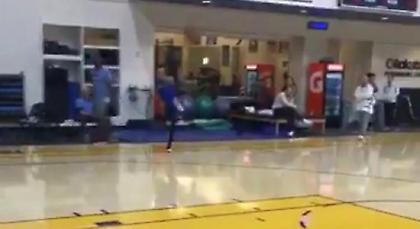 ΑΠΙΣΤΕΥΤΟ καλάθι του Κάρι με… ποδοσφαιρικό πλασέ! (video)