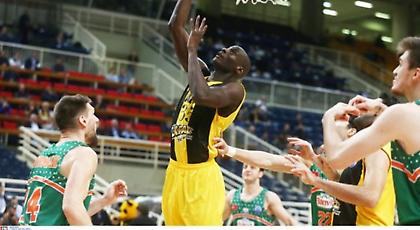 Επέμβαση στο αυτί για Σι