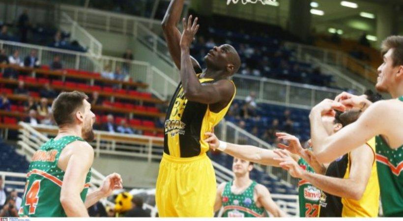 Επέμβαση στο αυτί για Σι