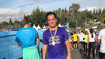 Φωτογραφίες: Ο Άδωνις Γεωργιάδης πανηγυρίζει το νέο του ρεκόρ στον Μαραθώνιο