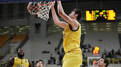 Μωραΐτης κλέβει, Τσαλμπούρης καρφώνει, Λαρεντζάκης… πανυγηρίζει! (video)