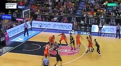 Έκανε λέι απ… πεσμένος στο παρκέ! (video)